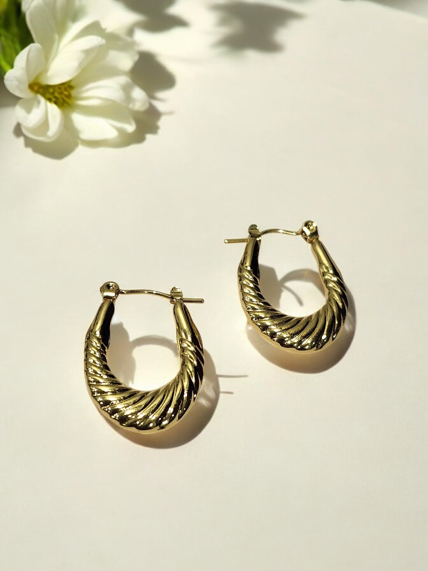 GOLD OVAL ROPE GIO EARRINGS