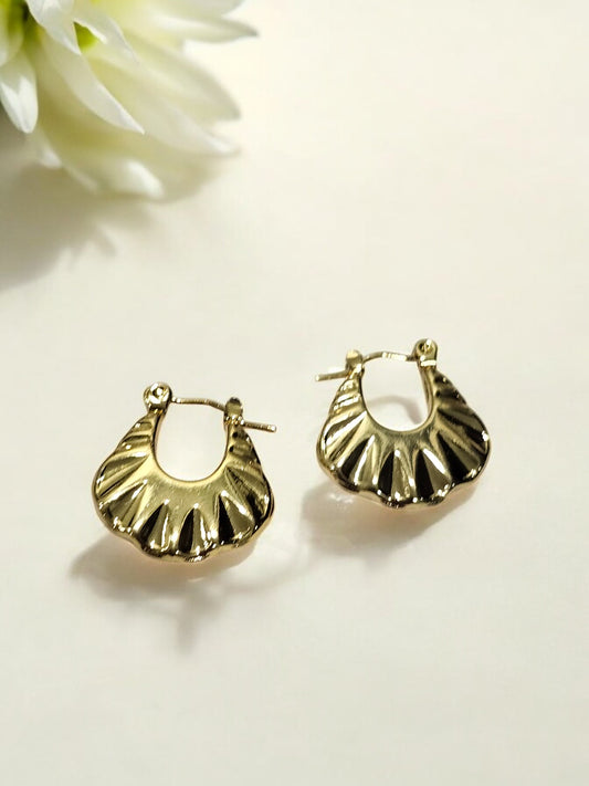GOLD ROUND SHENELL EARRINGS