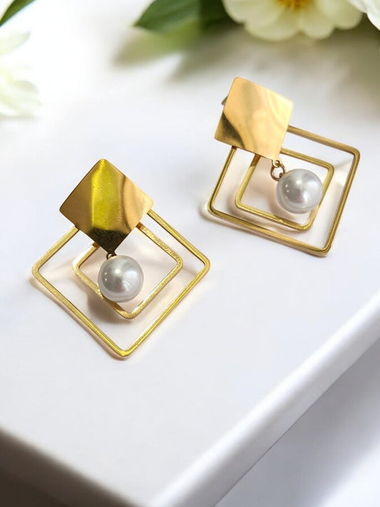 GOLD SQUARE PEARL VRITTI EARRINGS