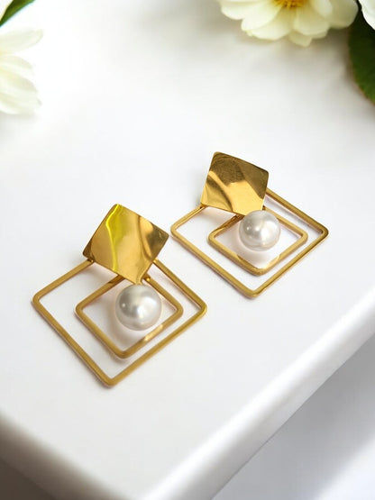 GOLD SQUARE PEARL VRITTI EARRINGS