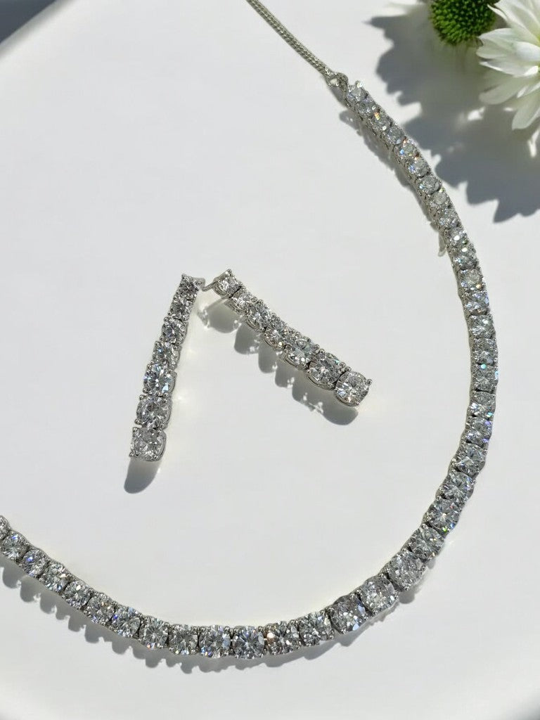 ANURYA SMALL ROUND DIAMOND JEWELLERY SET