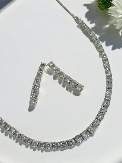ANURYA SMALL ROUND DIAMOND JEWELLERY SET