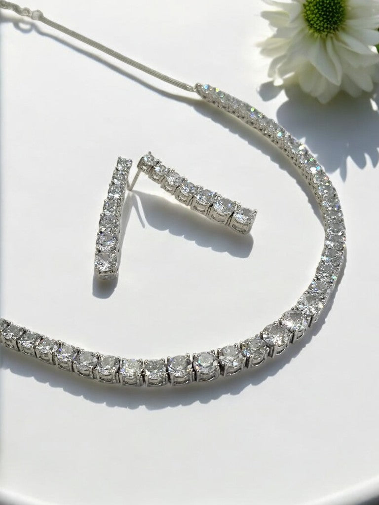 ANURYA SMALL ROUND DIAMOND JEWELLERY SET