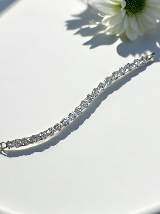 RECTANGULAR ARNYA DIAMOND BRACELET