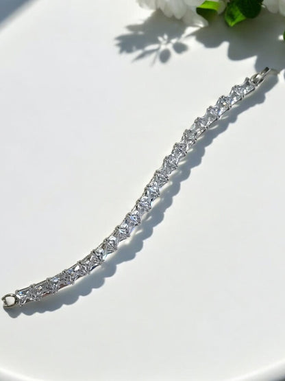 RECTANGULAR ARNYA DIAMOND BRACELET