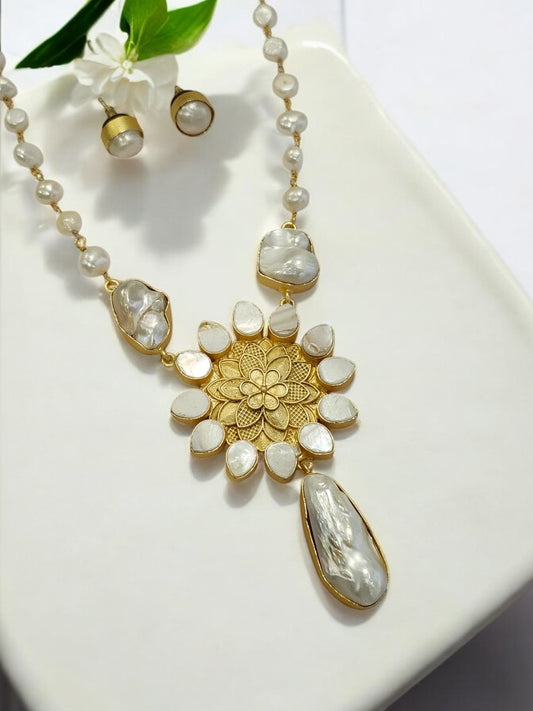 WHITE VENU JEWELLERY SET