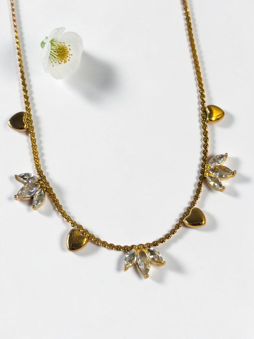 GOLDEN DIAMOND FLORAL DOLSY NECKLACE