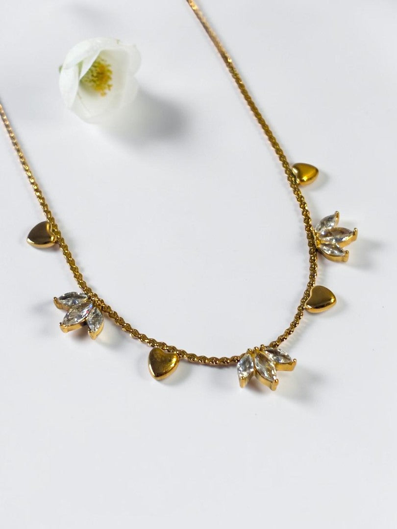 GOLDEN DIAMOND FLORAL DOLSY NECKLACE