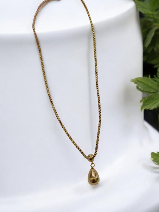 GOLDEN CHAIN WITH MINIMALIST DROP