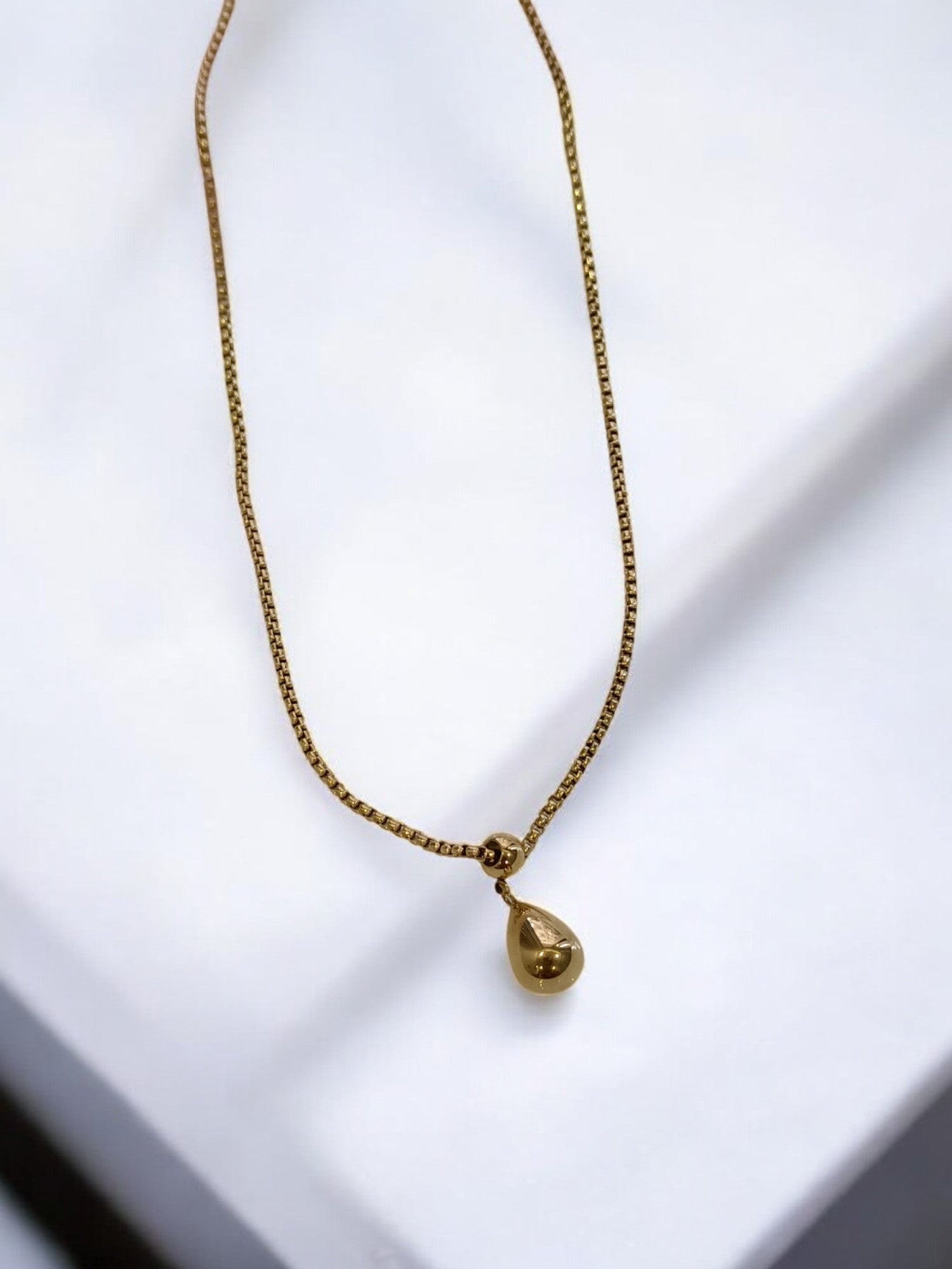 GOLDEN CHAIN WITH MINIMALIST DROP