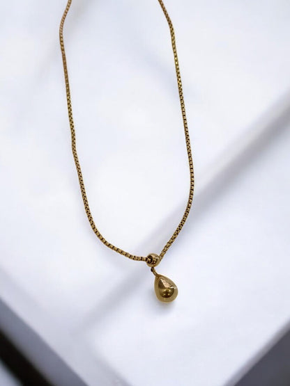 GOLDEN CHAIN WITH MINIMALIST DROP