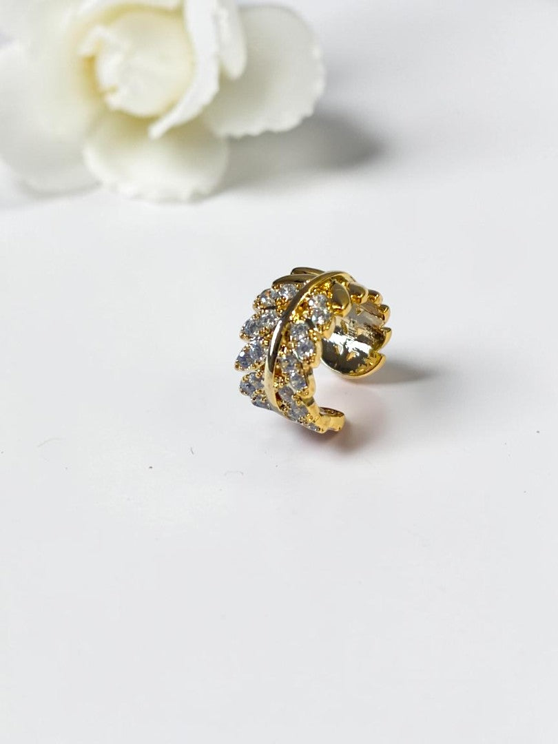 GOLDEN DIAMOND LEAF KEILANY EAR CUFF