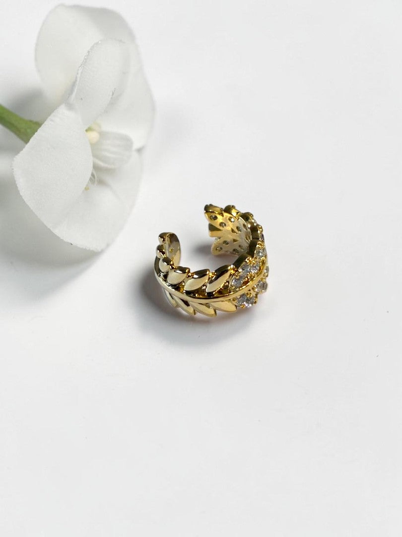 GOLDEN DIAMOND LEAF KEILANY EAR CUFF