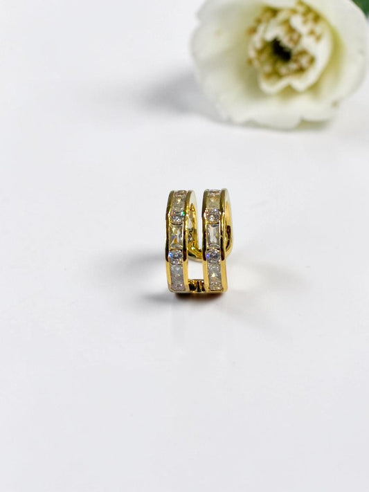 GOLDEN DIAMOND ARIEL EAR CUFF