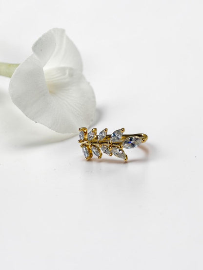 GOLDEN DIAMOND LEAF SCOTTIE EAR CUFF