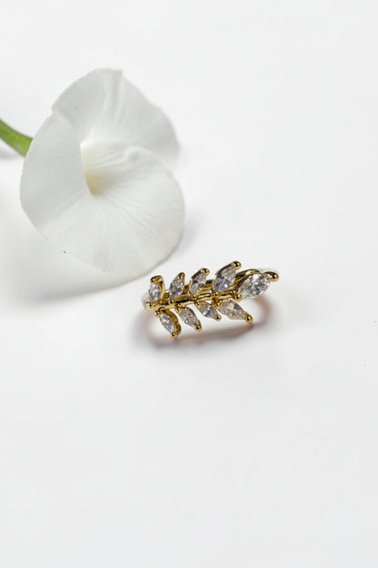GOLDEN DIAMOND LEAF SCOTTIE EAR CUFF