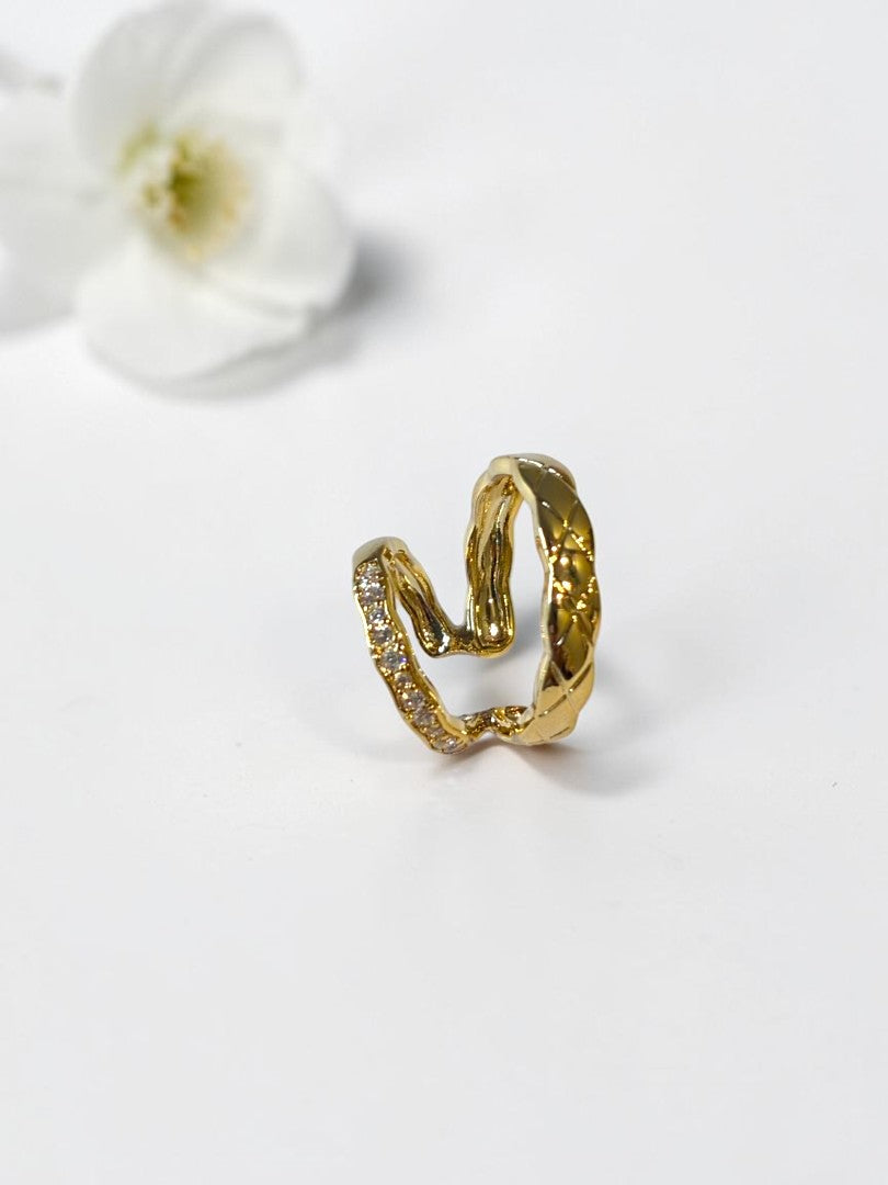 GOLDEN DIAMOND NAYLANI EAR CUFF