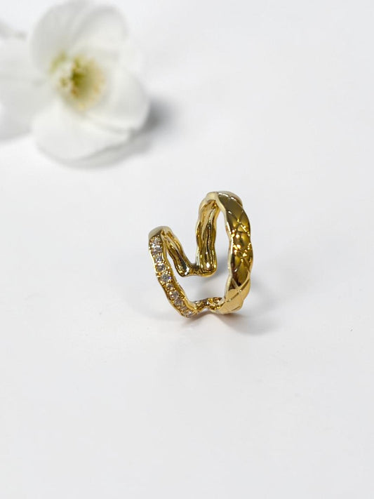 GOLDEN DIAMOND NAYLANI EAR CUFF