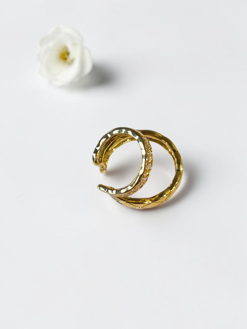 GOLDEN DIAMOND NAYLANI EAR CUFF