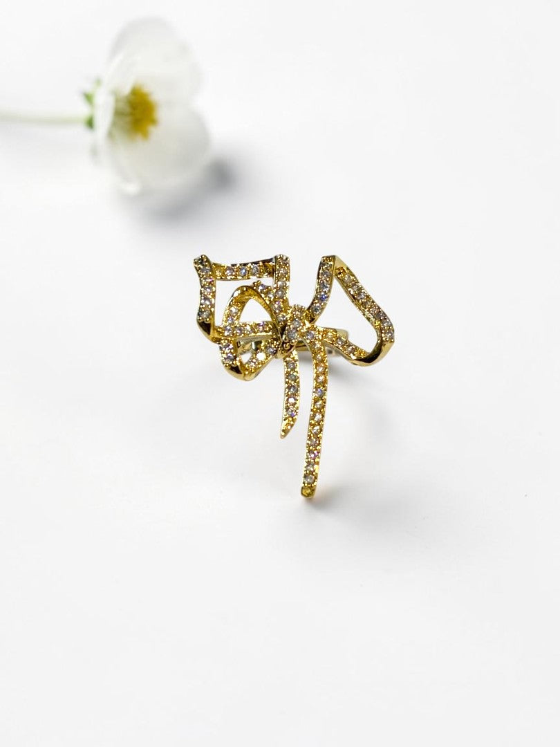 GOLDEN DIAMOND BOW KYOMI EAR CUFF