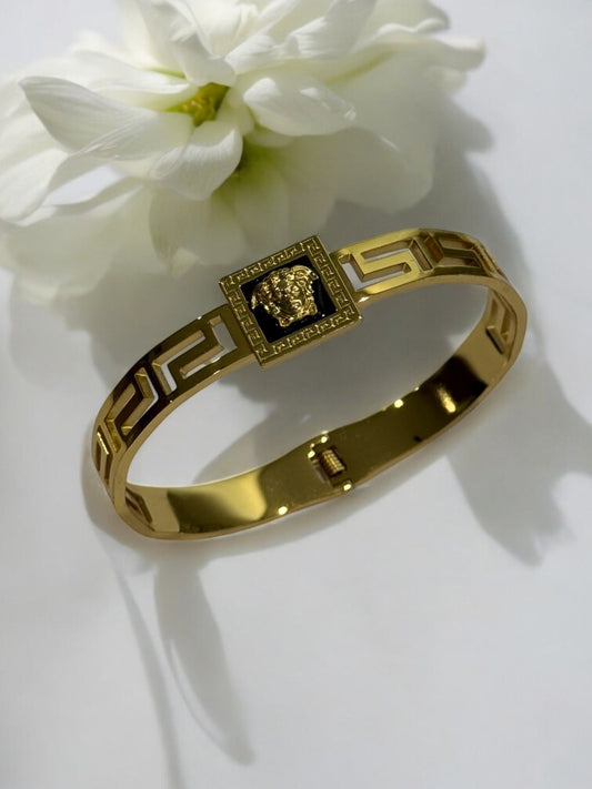 BLACK BARRET BRACELET