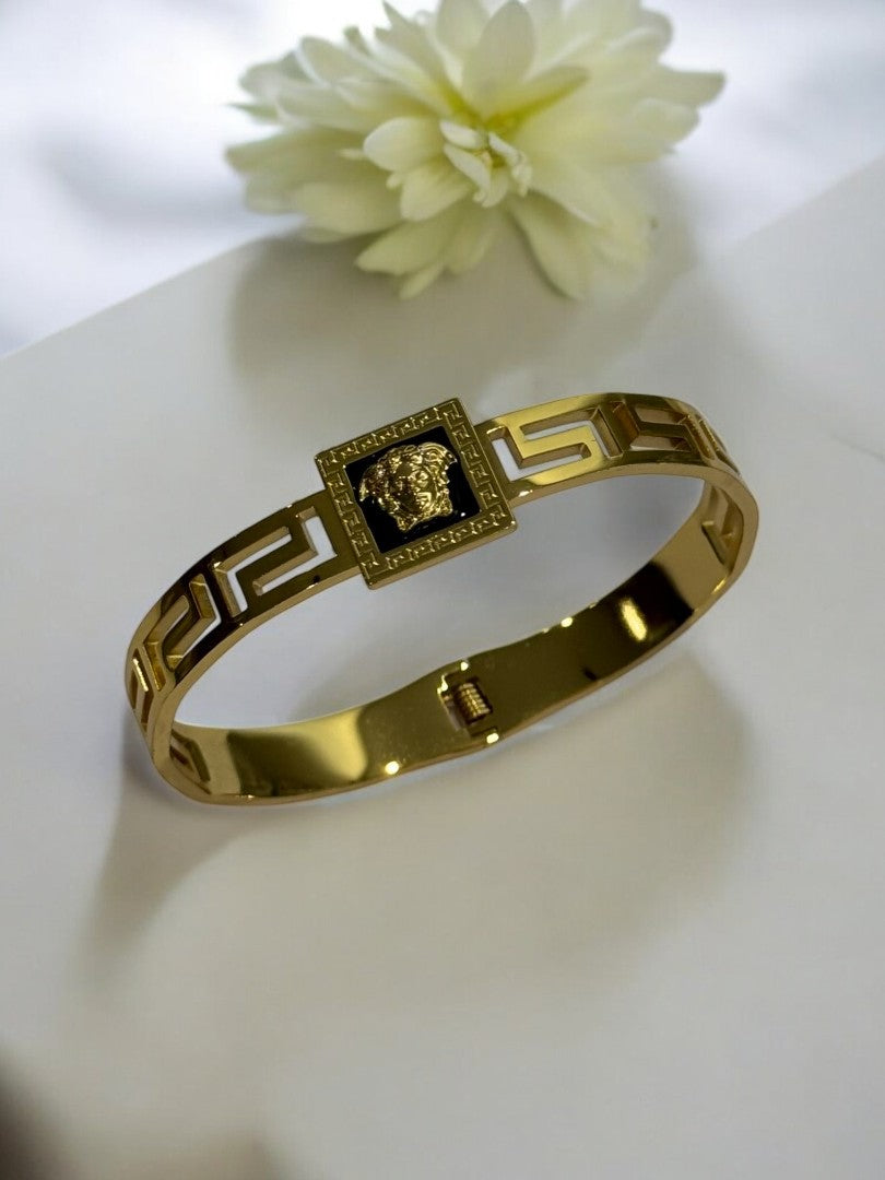 BLACK BARRET BRACELET