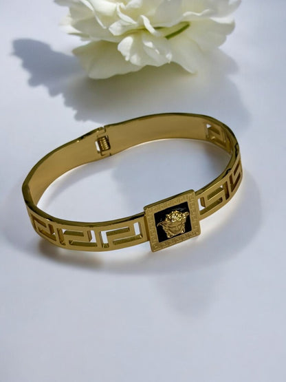 BLACK BARRET BRACELET