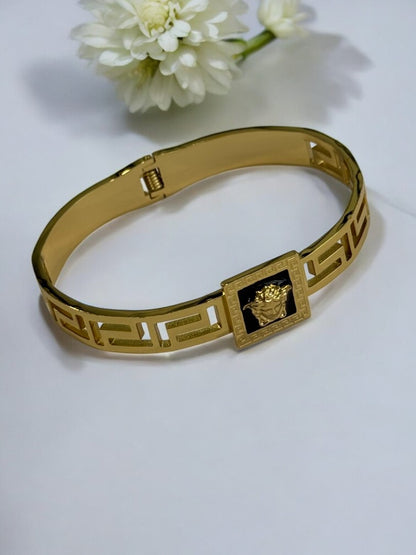 BLACK BARRET BRACELET