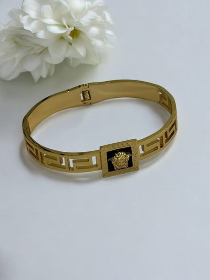 BLACK BARRET BRACELET