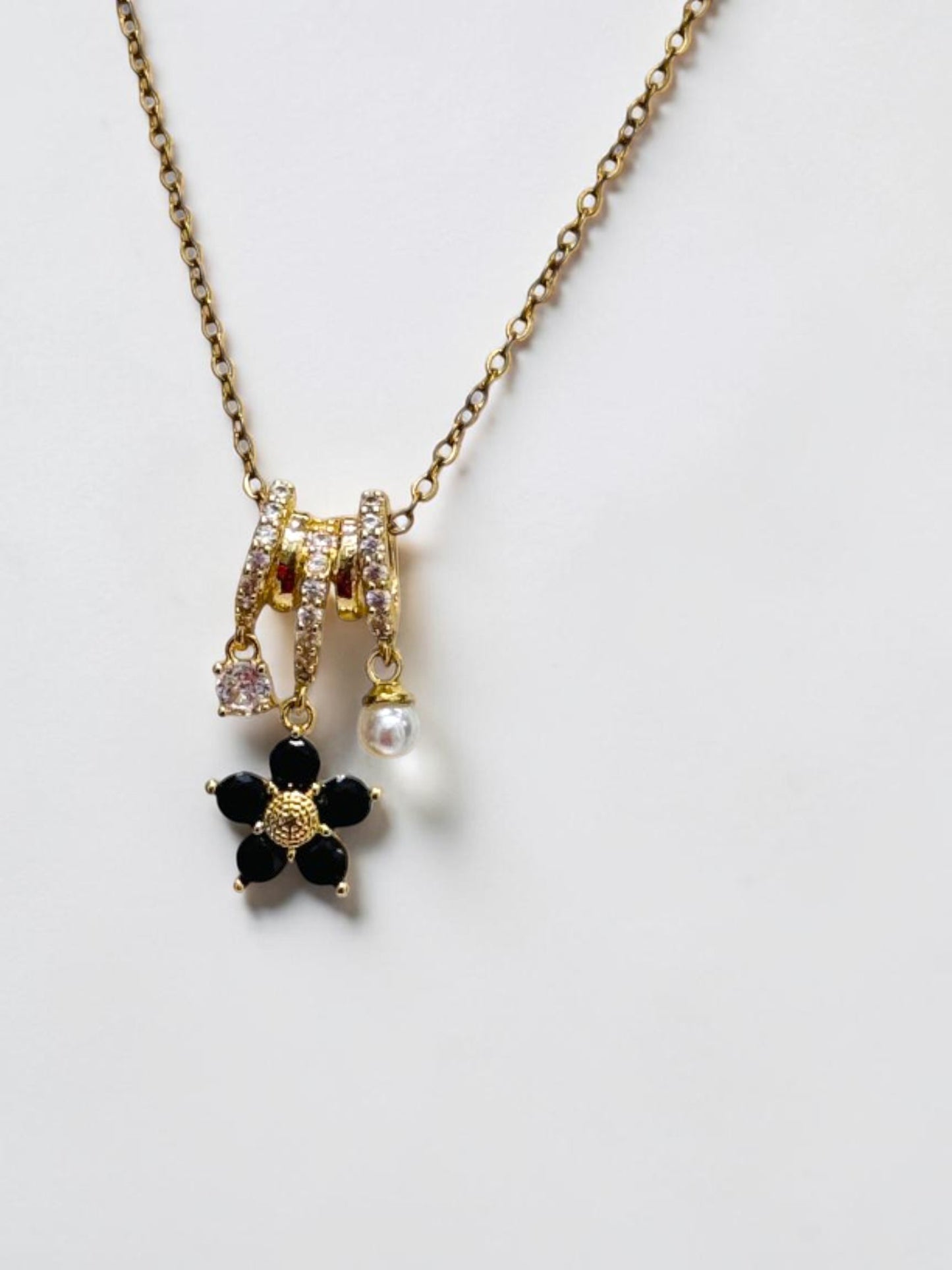 BLACK FLORAL AILANY NECKLACE
