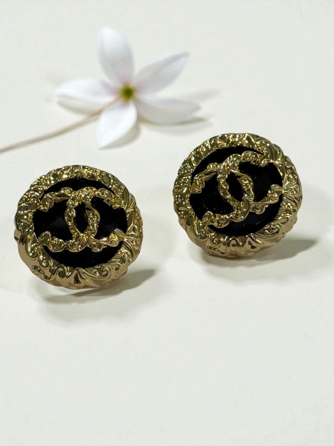 BLACK MAKERI EARRINGS