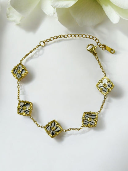 BLACK WHITE AARONEY BRACELET