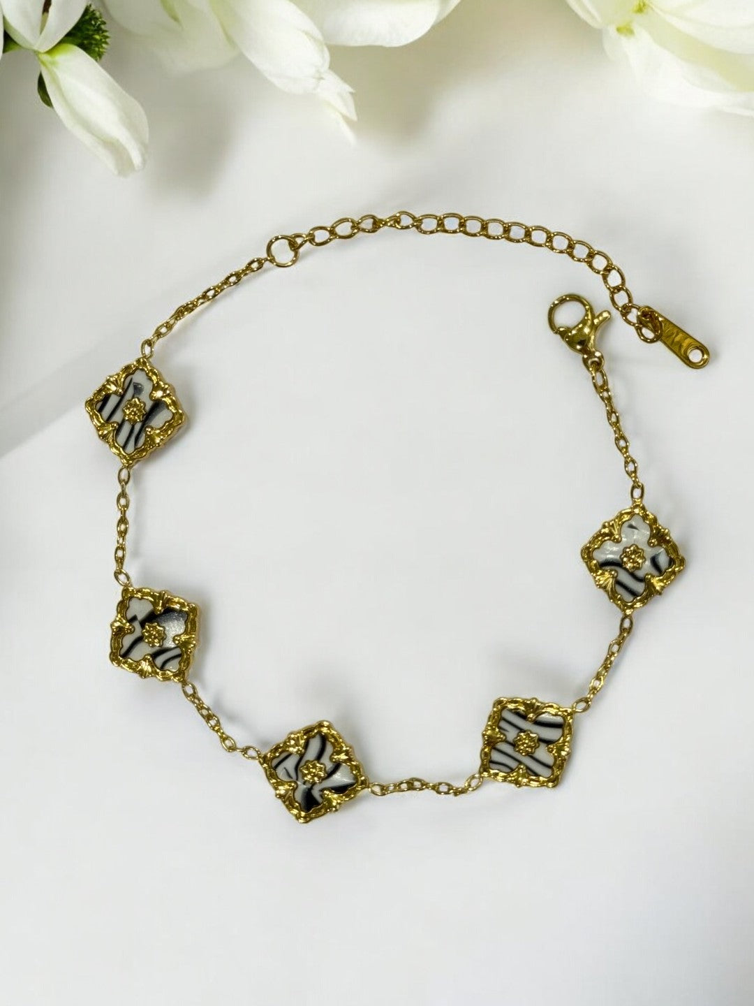 BLACK WHITE AARONEY BRACELET