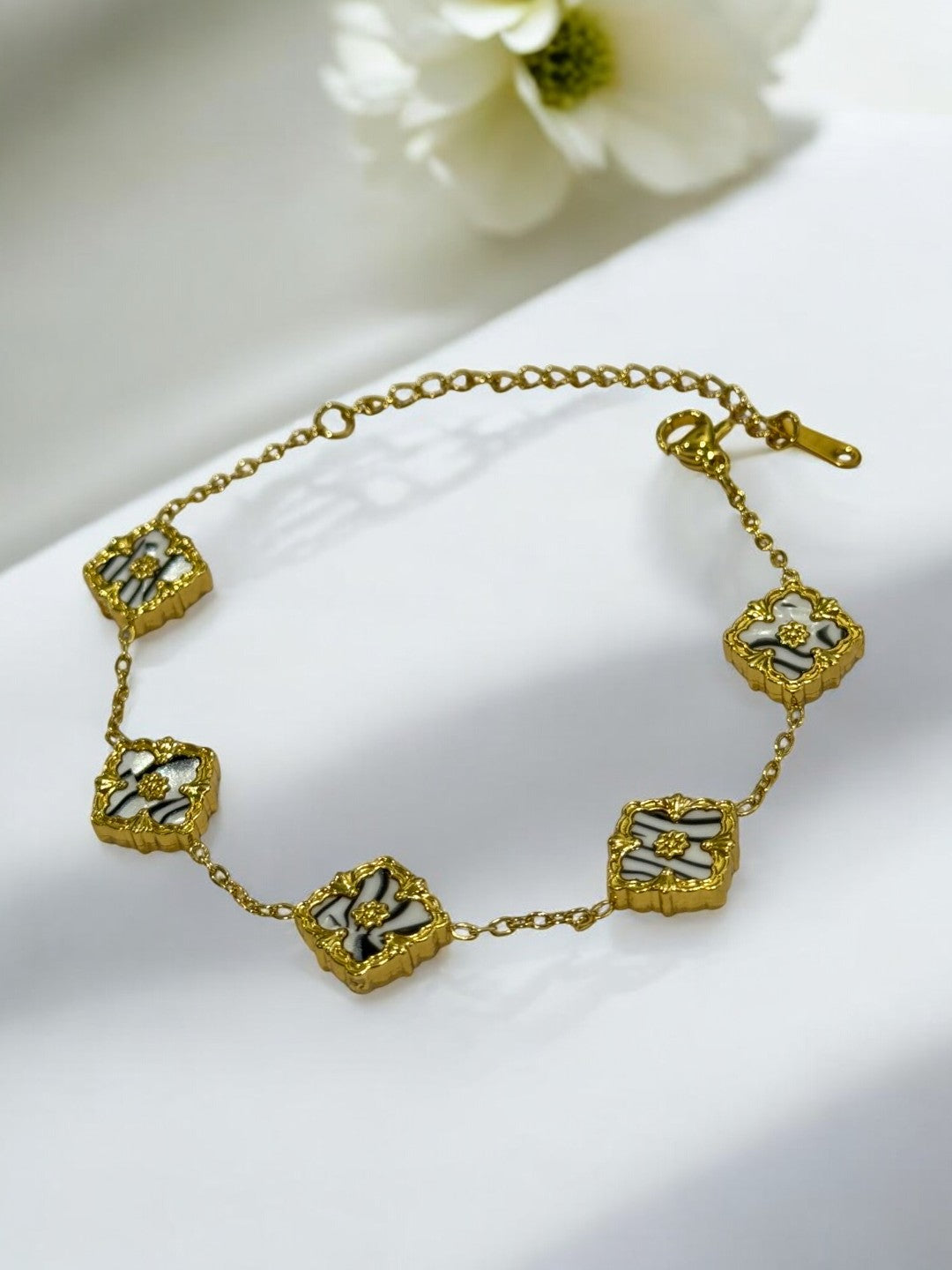 BLACK WHITE AARONEY BRACELET