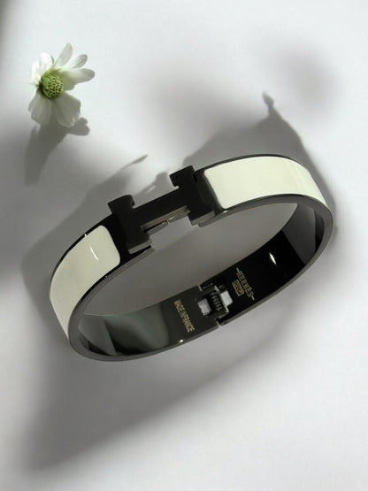 BLACK WHITE HALOY BRACELET