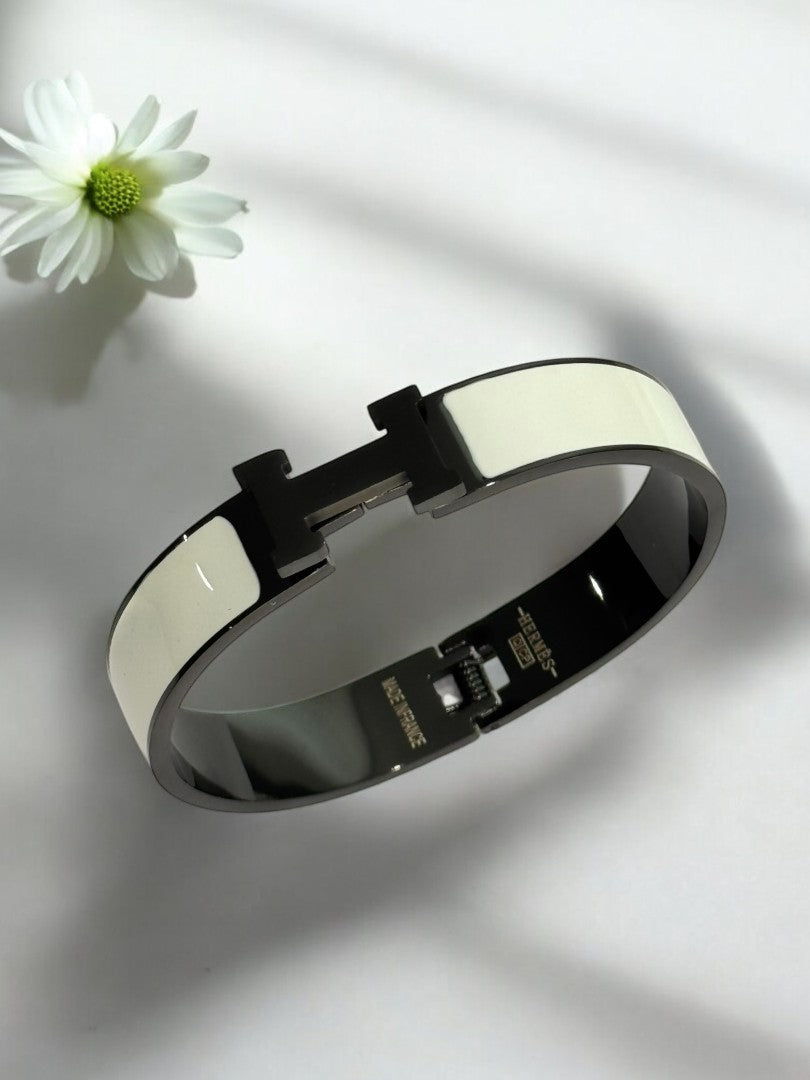 BLACK WHITE HALOY BRACELET