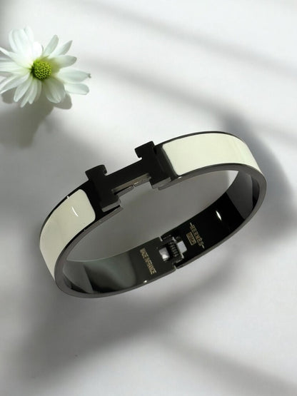BLACK WHITE HALOY BRACELET