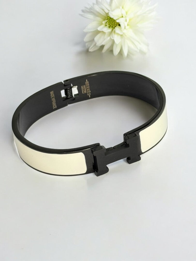 BLACK WHITE HALOY BRACELET