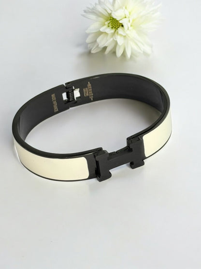 BLACK WHITE HALOY BRACELET