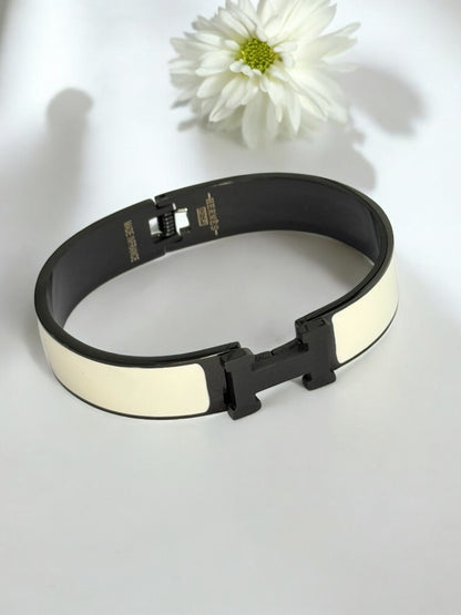 BLACK WHITE HALOY BRACELET