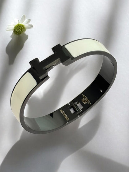 BLACK WHITE HALOY BRACELET