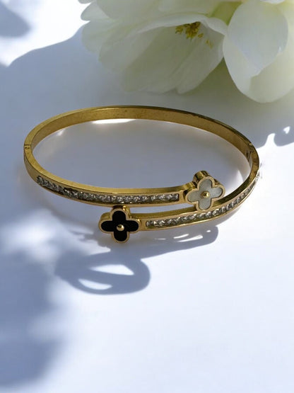 GOLDEN BRACELET WITH SHINING DIAMOND AND BLACK AND WHITE CLOVER