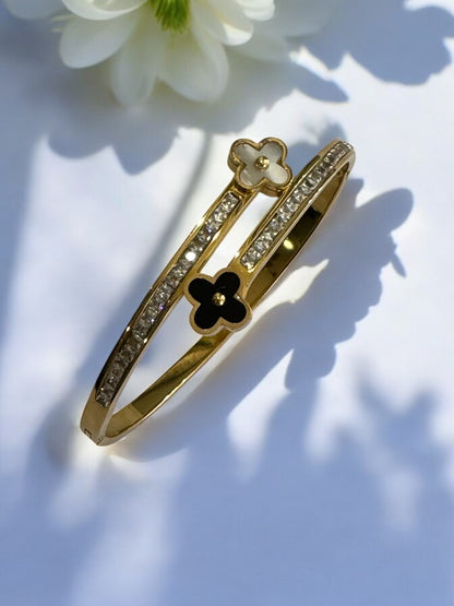 GOLDEN BRACELET WITH SHINING DIAMOND AND BLACK AND WHITE CLOVER