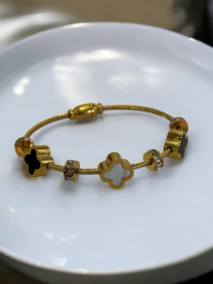BLACK AND WHITE CLOVER TATVIKA BRANDED BRACELET