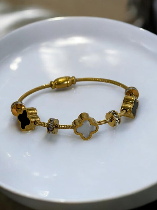 BLACK AND WHITE CLOVER TATVIKA BRANDED BRACELET