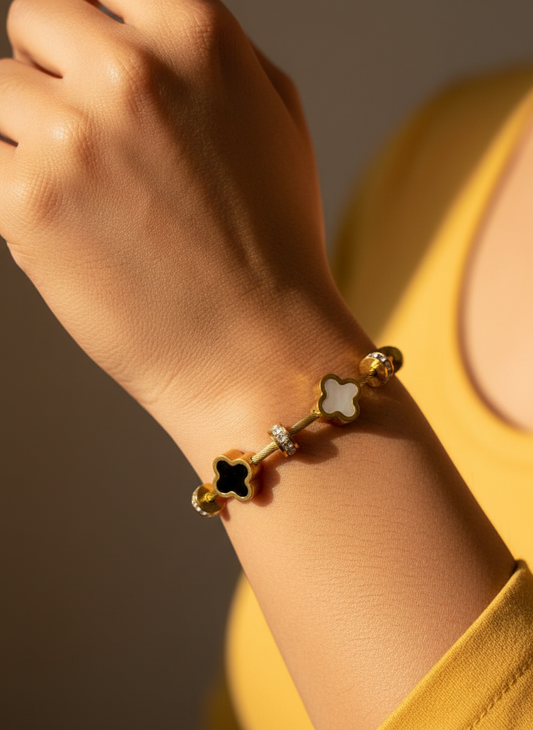 BLACK AND WHITE CLOVER ANIYAH BRACELET