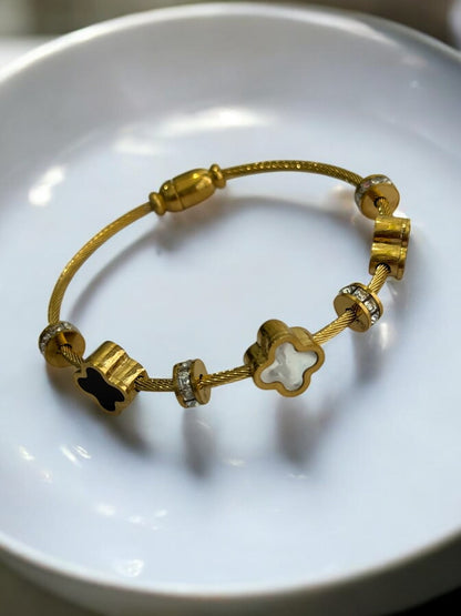 BLACK AND WHITE CLOVER TATVIKA BRANDED BRACELET