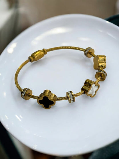 BLACK AND WHITE CLOVER TATVIKA BRANDED BRACELET