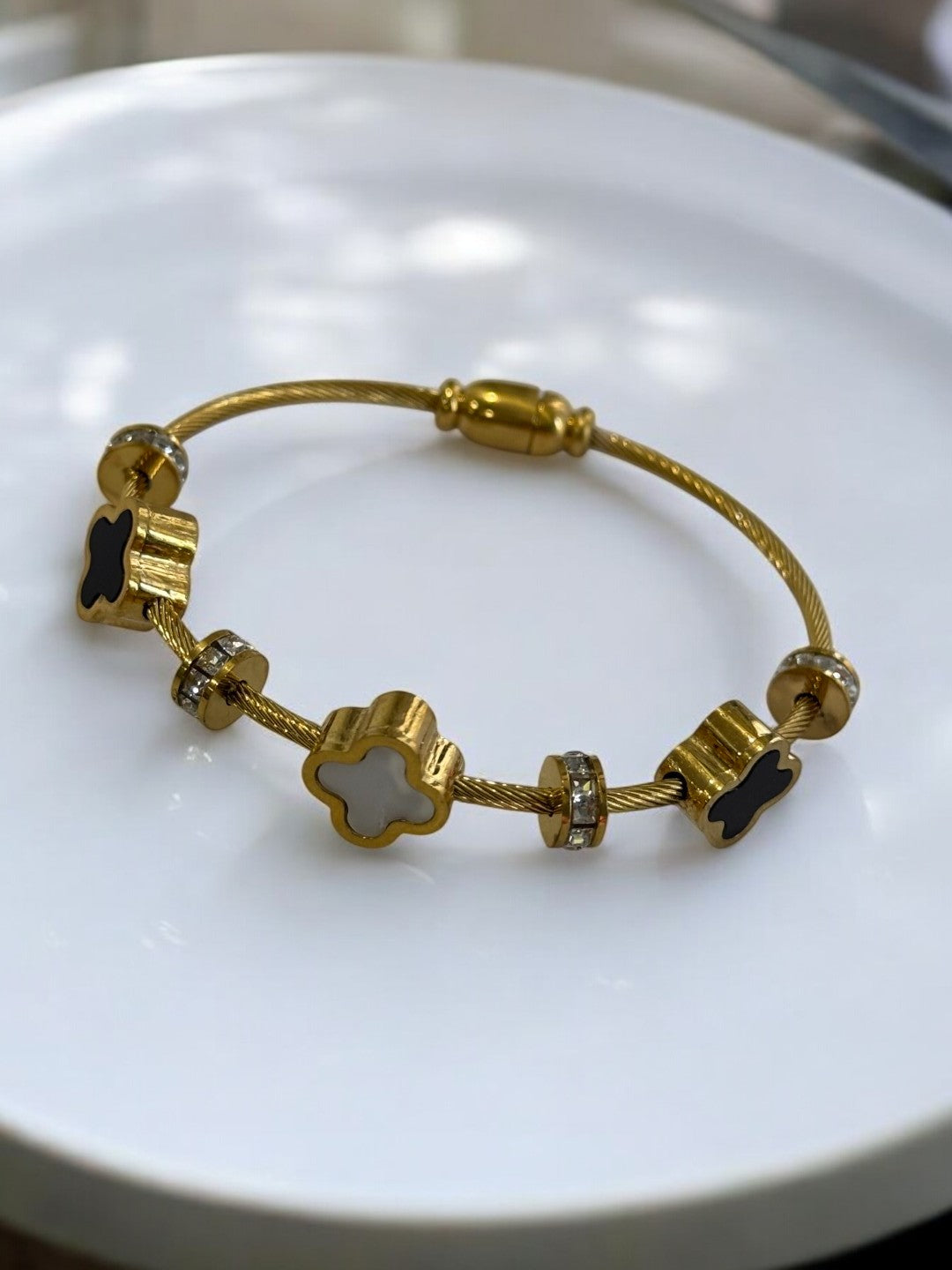 BLACK AND WHITE CLOVER TATVIKA BRANDED BRACELET