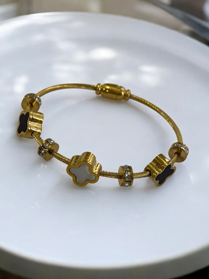 BLACK AND WHITE CLOVER TATVIKA BRANDED BRACELET
